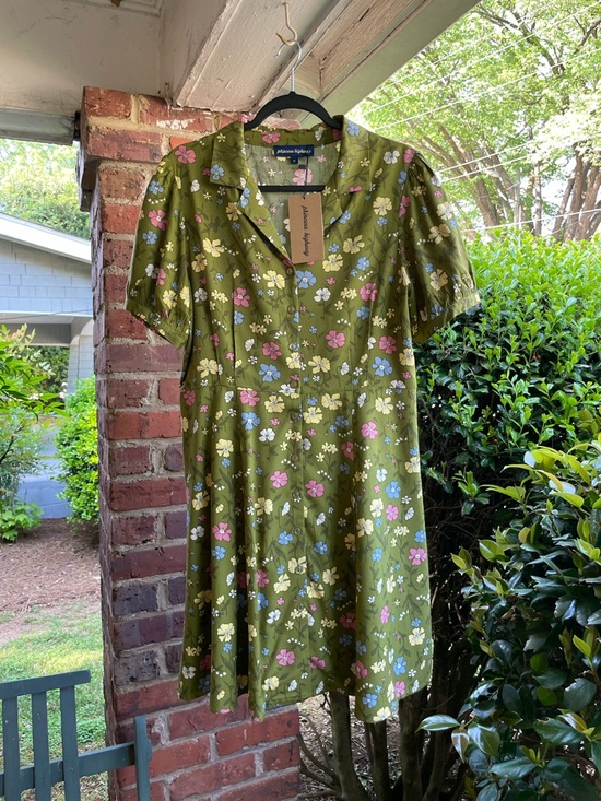 Princess Highway Dresses & Skirts - Green Floral Short Sleeve Shirt Dress by Princess Highway.